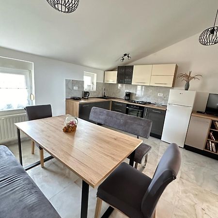 Apartmani Sandra Malinska Sveti Vid-Miholjice Exteriér fotografie