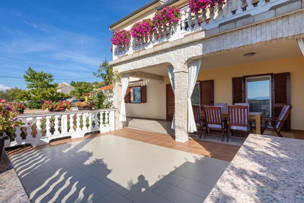 Apartmani Sandra Malinska Sveti Vid-Miholjice Exteriér fotografie