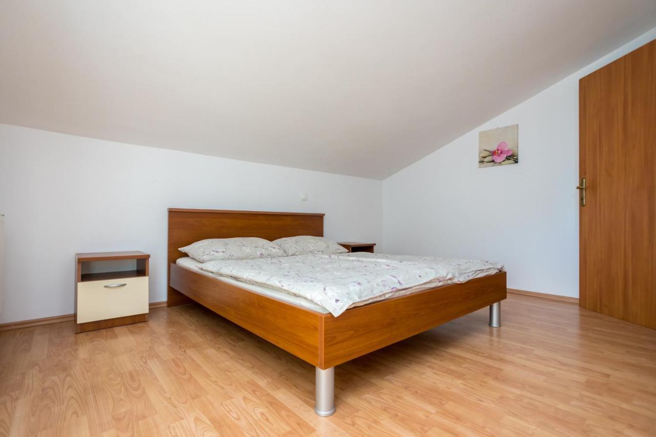 Apartmani Sandra Malinska Sveti Vid-Miholjice Exteriér fotografie