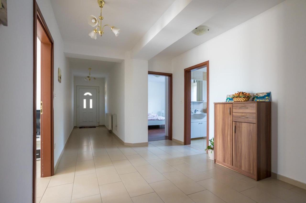 Apartmani Sandra Malinska Sveti Vid-Miholjice Exteriér fotografie